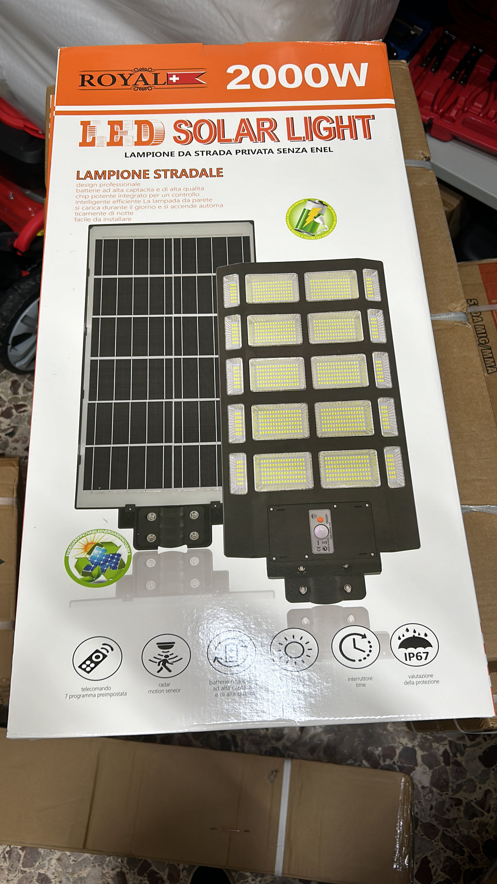 Lampione quadrifacciale 2000w con telecomando , modalità crepuscolare e staffa IP67