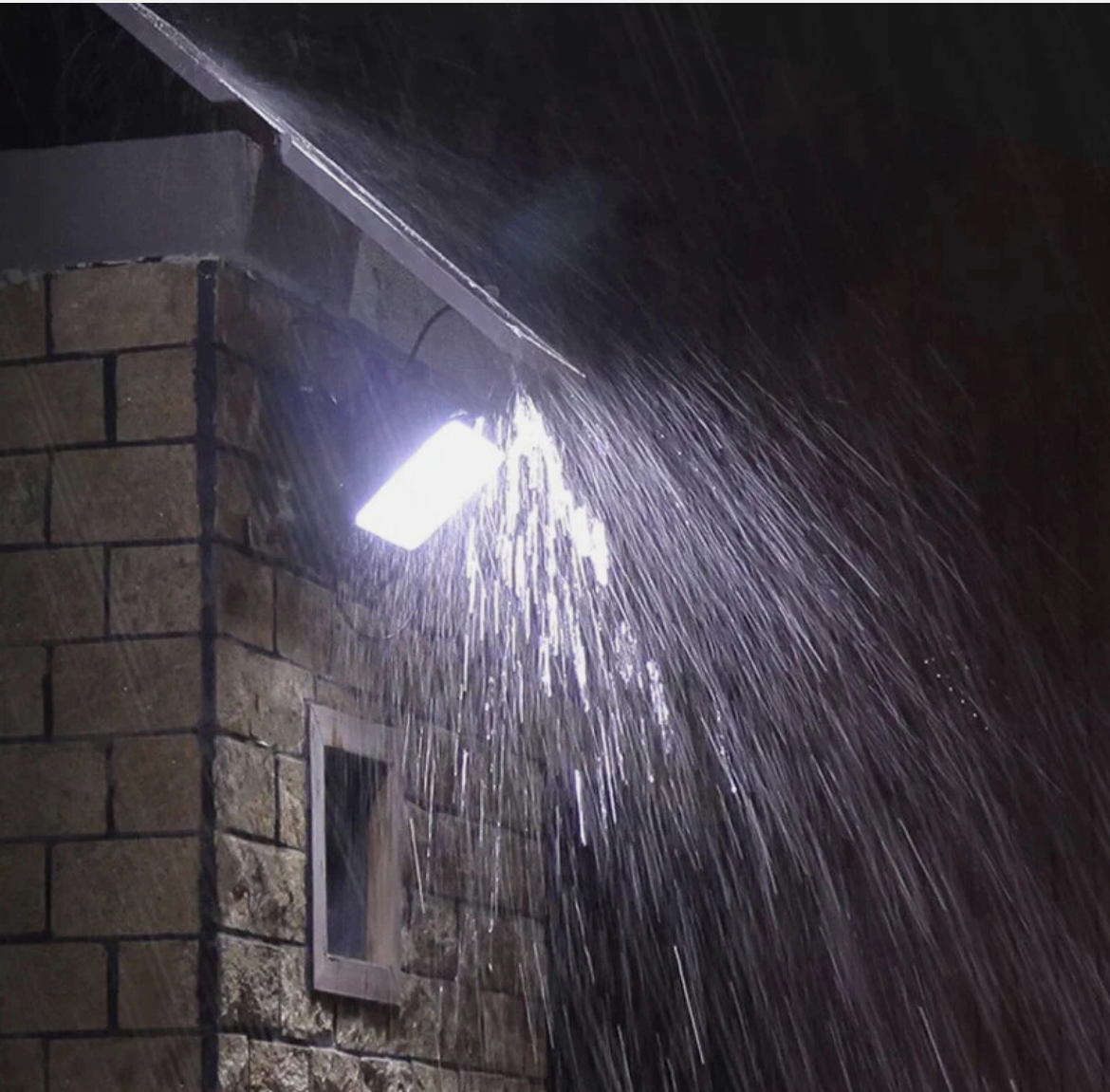 Faro Led 1200W Solare Crepuscolare IP67 Fotovoltaico